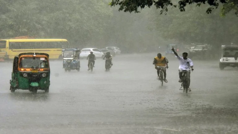 Chhattisgarh Weather Update: प्रदेश में अब तक 996.5 मिमी बारिश, बलरामपुर में सामान्य से 69.7% ज्यादा बरसा पानी