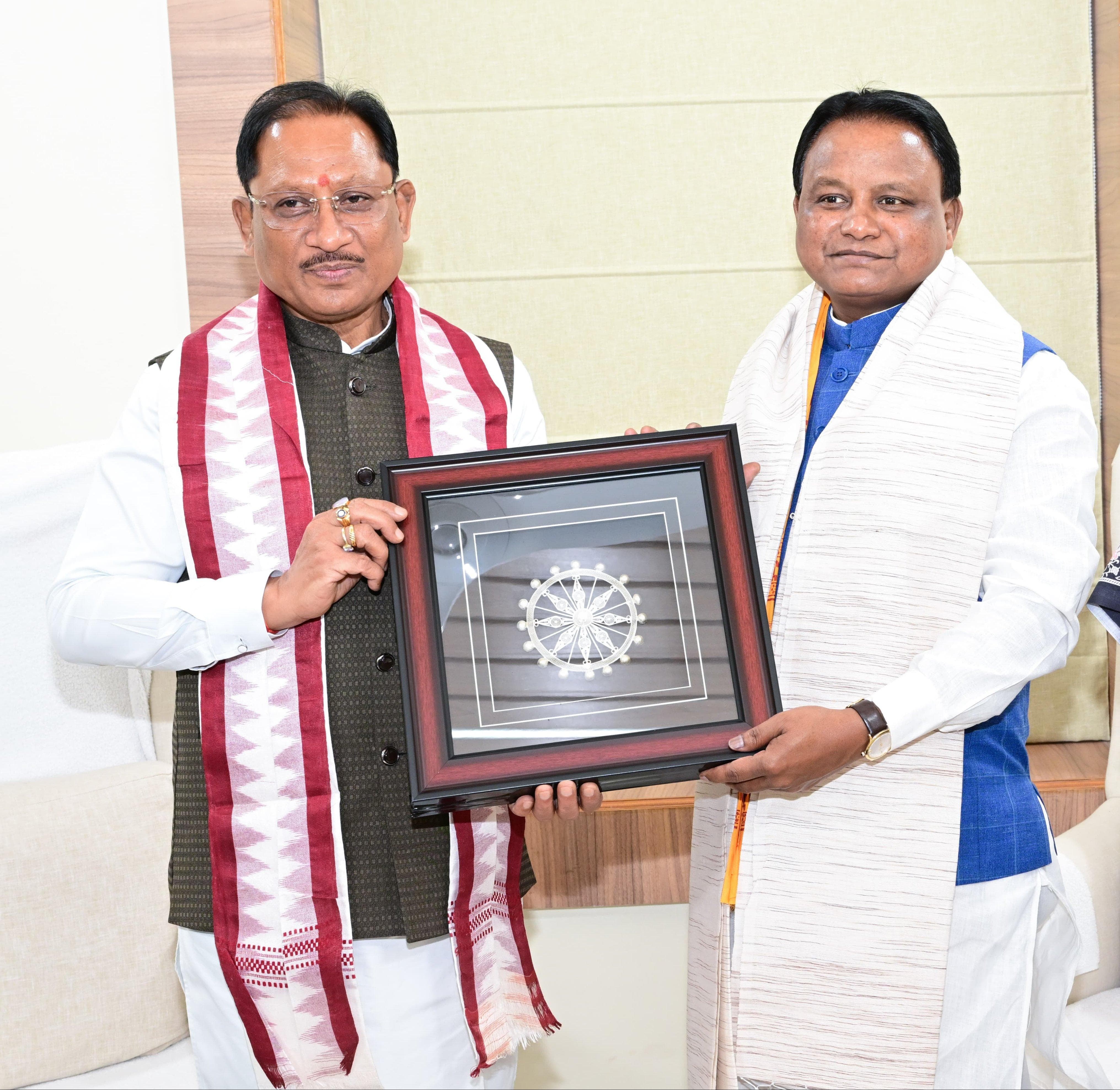 Chhattisgarh Odisha Meeting: मुख्यमंत्री विष्णुदेव साय ने मोहन चरण माझी से की मुलाकात, आपसी सहयोग पर हुई चर्चा