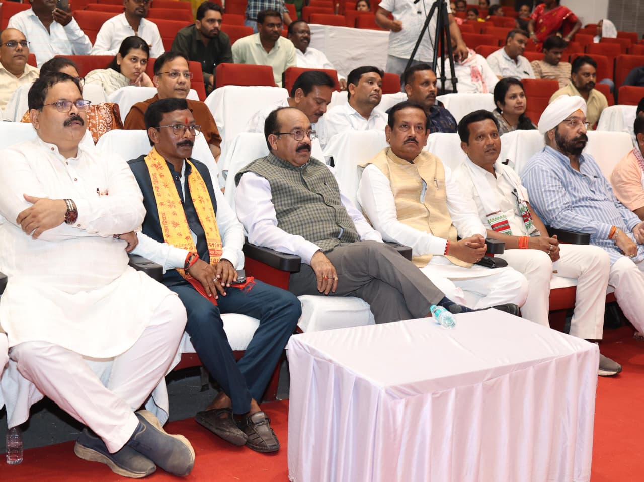 Raigarh Namo Seva News: छात्रों ने प्रधानमंत्री नरेंद्र मोदी की 25 वर्षों की सार्वजनिक यात्रा का किया नाट्य मंचन