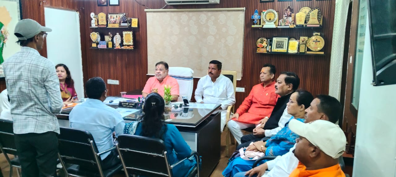 Raipur South Development: विधायक सुनील सोनी ने जोन 4 में विकास कार्यों की समीक्षा की, अधिकारियों को दिए सख्त निर्देश