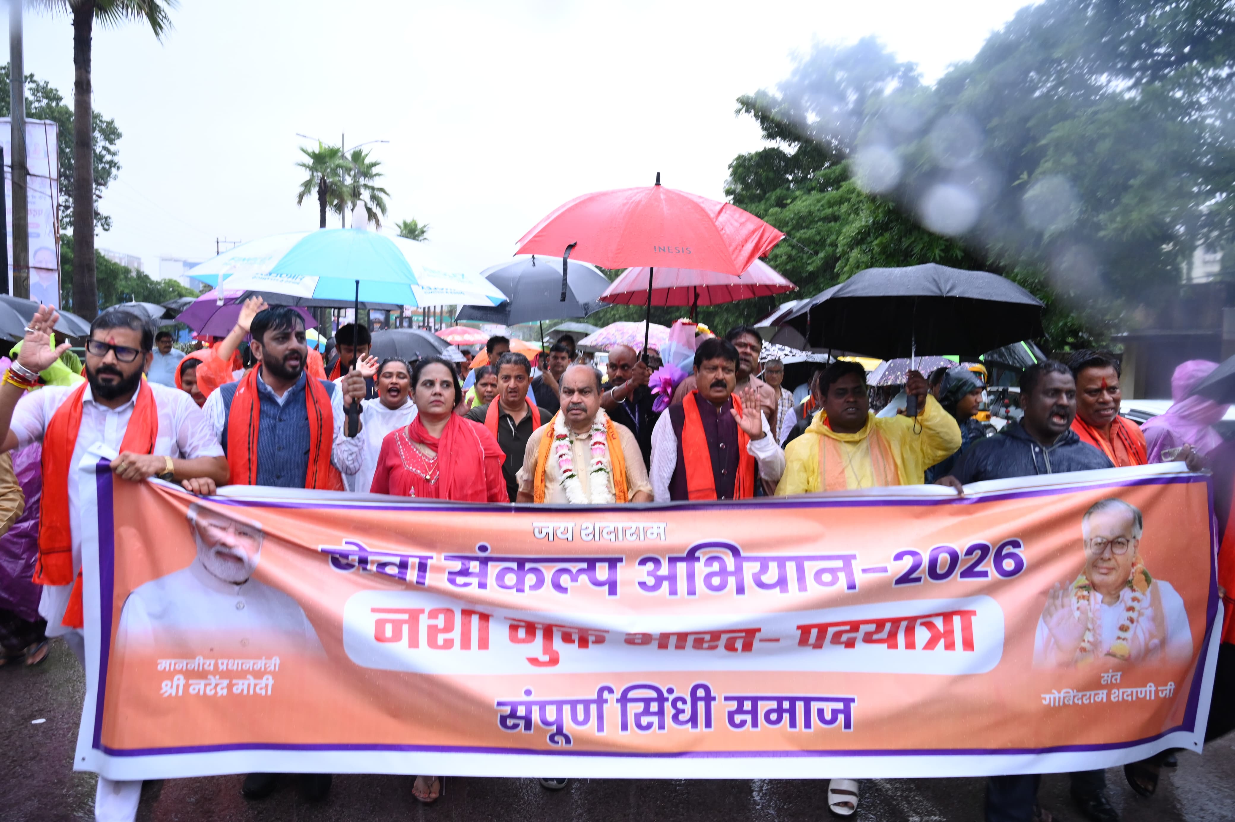 भारी बारिश के बीच नशामुक्त भारत के ध्येय को लेकर भाजपा विधायक पुरन्दर मिश्रा की पदयात्रा हुई शुरू, 2 अक्टूबर तक चलेगी