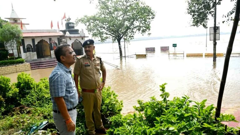Flood Alert: महानदी का जलस्तर बढ़ा, शिवरीनारायण में प्रशासन अलर्ट; बैराज-पुल और राहत शिविर का निरीक्षण