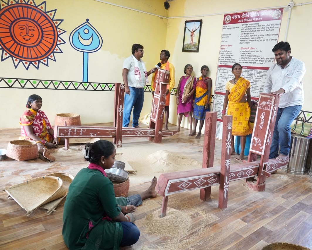 Bastar Change Story: दिल्ली के 43 इंफ्लुएंसर्स ने नेतानार में देखी शांति, संस्कृति और आत्मनिर्भरता की तस्वीर
