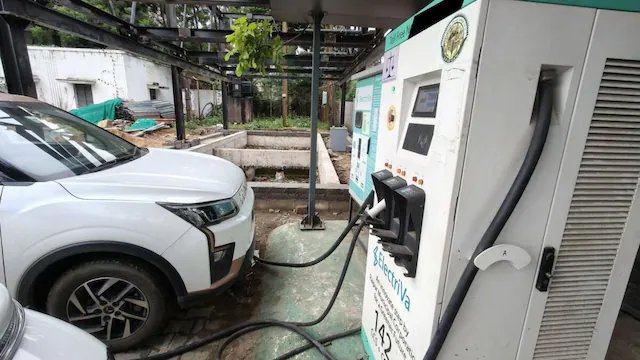 Chhattisgarh EV Charging Rules: हाईवे पर हर 25 KM में चार्जिंग स्टेशन, भारी वाहनों के लिए 100 KM का नियम