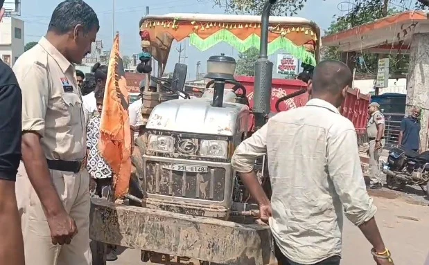 Road Accident: ट्रैक्टर-ट्रॉली की टक्कर से स्कूटी सवार बुजुर्ग की मौत, पुलिस ने वाहन किया जब्त