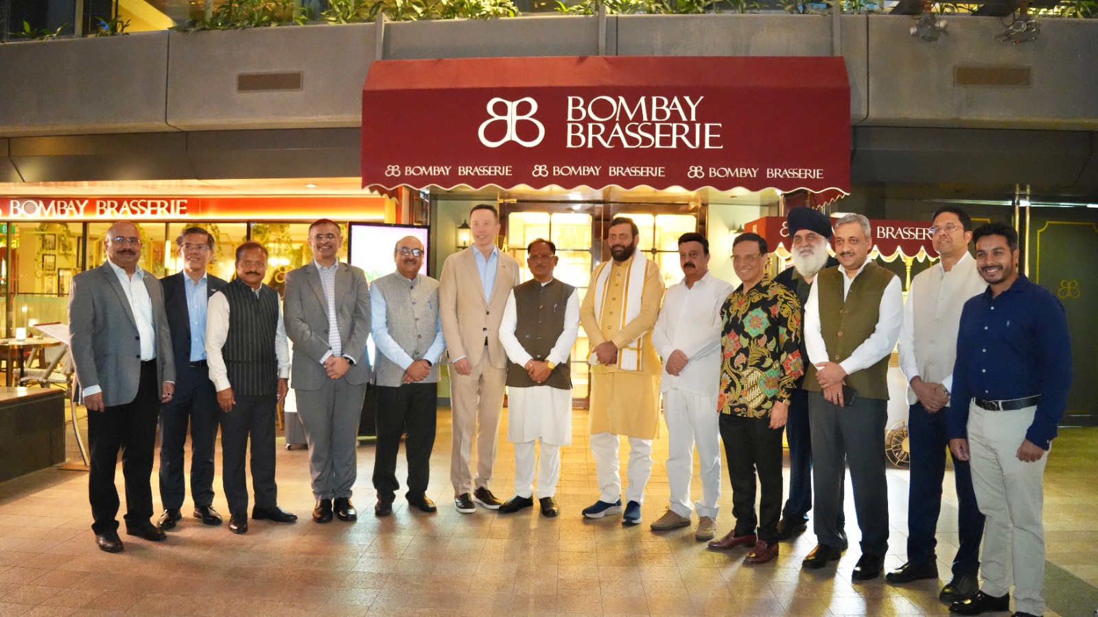मुख्यमंत्री विष्णुदेव साय के सिंगापुर प्रवास का पहला दिन, गार्डन्स बाय द बे के साथ महत्वपूर्ण चर्चा, सिंगापुर बिजनेस फेडरेशन के लीडरशिप डिनर में हुए शामिल