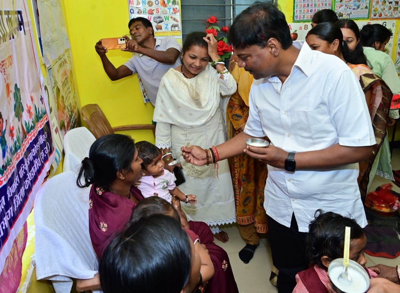 Kondagaon Anganwadi Program: बच्चों और गर्भवती महिलाओं के पोषण पर वन मंत्री केदार कश्यप ने दिया विशेष जोर