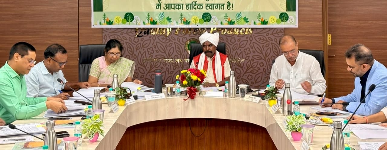 Raipur News: समिति प्रबंधकों और फड़मुंशियों को मिलेगी 2-2 लाख रुपए की सामाजिक सुरक्षा बीमा, वन मंत्री के मार्गदर्शन में कई बड़े निर्णय