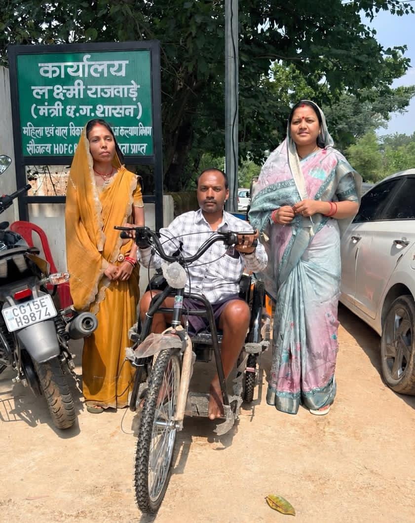 Social Welfare News: सेवा संकल्प अभियान के तहत दिव्यांग धनेश्वर साहू को मिली ट्राइसाइकिल, मंत्री लक्ष्मी राजवाड़े ने पूरा किया वादा