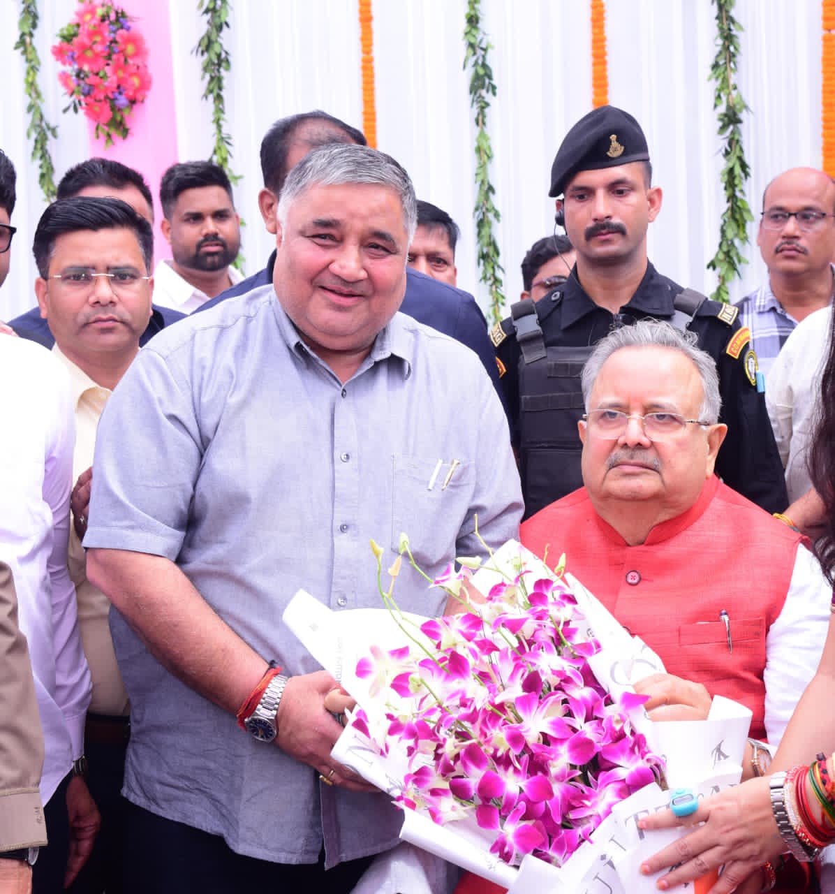 Raipur News: विधानसभा अध्यक्ष डॉ. रमन सिंह को जन्मदिन की बधाई देने पहुंचे पर्यटन मंत्री श्री राजेश अग्रवाल