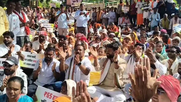 Jagdalpur News: बाढ़ से बर्बाद किसान सड़क पर उतरे, कलेक्ट्रेट का घेराव कर दी ट्रैक्टरों से जगदलपुर बंद करने की चेतावनी