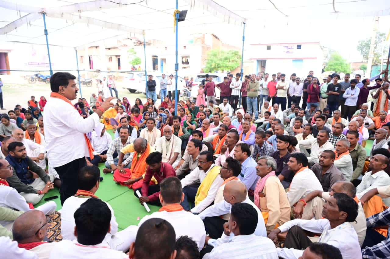 Gaurav Path Bhoomipujan News: उप मुख्यमंत्री विजय शर्मा ने तीन गांवों में 1.55 करोड़ रुपए के गौरव पथ निर्माण का किया भूमिपूजन