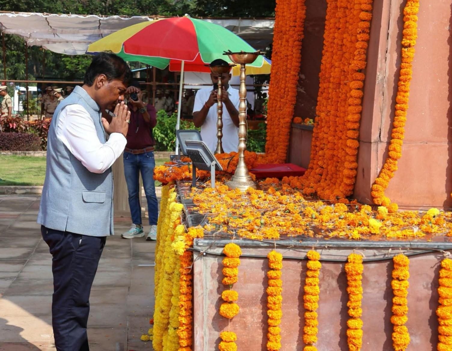 Police Commemoration Day: छत्तीसगढ़ में शांति और सुरक्षा के लिए वीर जवानों का बलिदान अविस्मरणीय, वन मंत्री केदार कश्यप ने जगदलपुर में दी श्रद्धांजलि