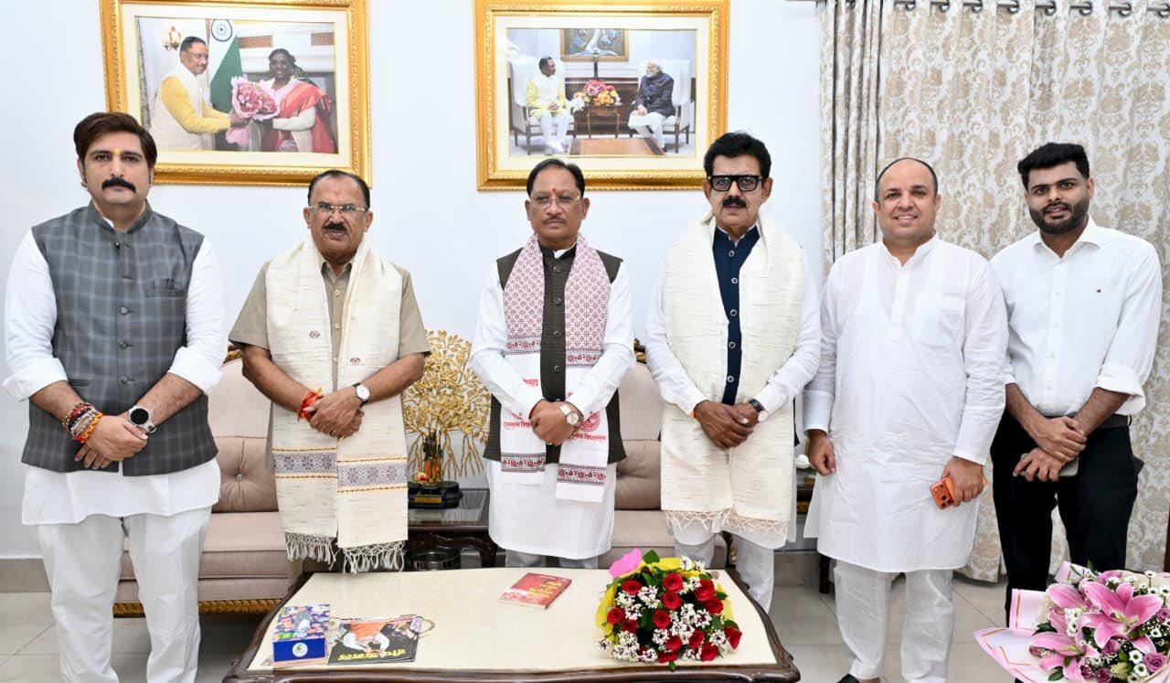 Courtesy Meeting: राजस्थान विधानसभा अध्यक्ष वासुदेव देवनानी ने मुख्यमंत्री विष्णु देव साय से की सौजन्य भेंट, सांसद शंकर लालवानी भी रहे मौजूद