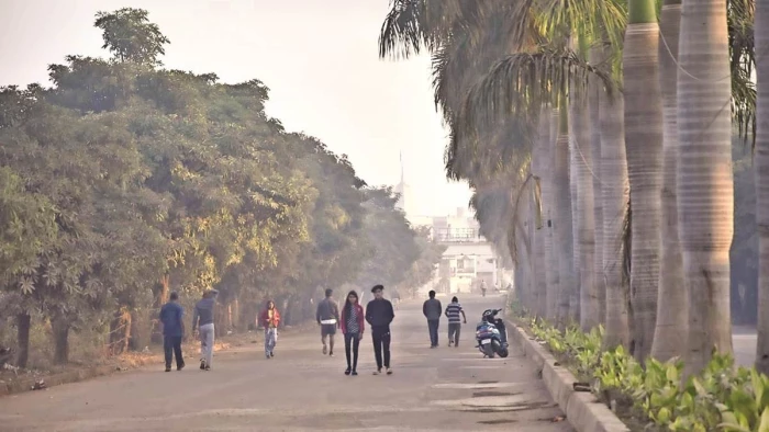 Chhattisgarh Weather Update: छत्तीसगढ़ में लुढ़का पारा, अंबिकापुर में न्यूनतम तापमान 15.4 डिग्री पहुंचा, जल्द बढ़ेगी सुबह-रात की ठंड