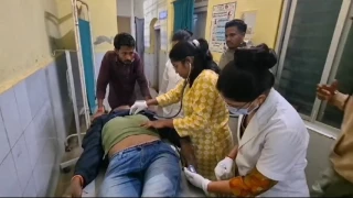 Road Accident: छत्तीसगढ़ के केशकाल घाटी में पेड़ से टकराई बोलेरो, सेना के जवान की दर्दनाक मौत; साथी समेत पांच अन्य गंभीर रूप से घायल