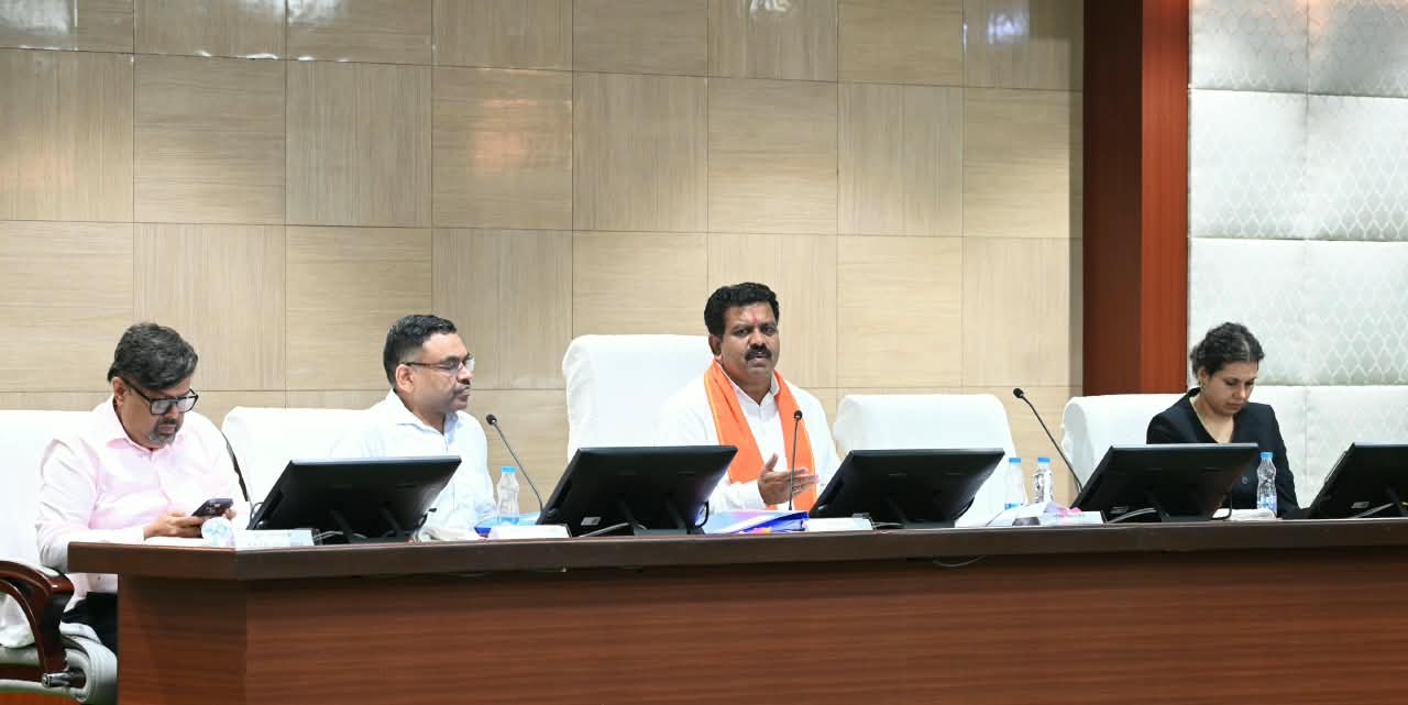 CG Anti-Drugs Campaign: नशे के अवैध कारोबार की जड़ तक पहुंचकर पूरे नेटवर्क को ध्वस्त करें, गृह मंत्री विजय शर्मा के कड़े निर्देश