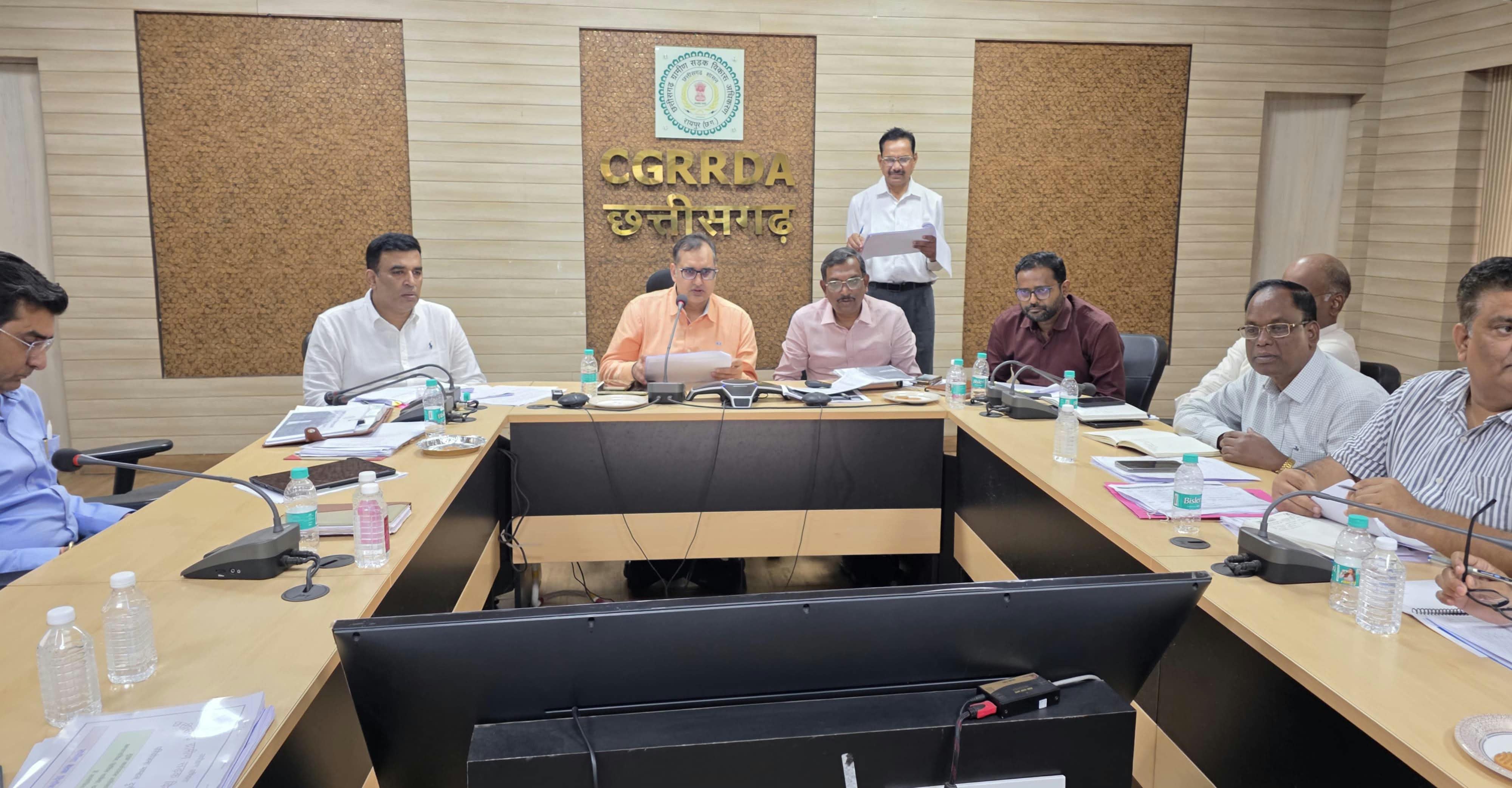 Pradhan Mantri Gram Sadak Yojana Review : बस्तर के दूरस्थ और नक्सल प्रभावित क्षेत्रों में सड़क निर्माण को सर्वोच्च प्राथमिकता दें, सचिव भीम सिंह ने दिए कड़े निर्देश