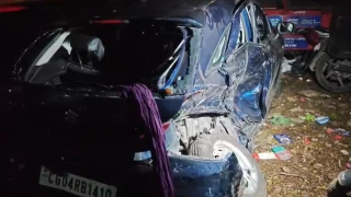 Drunk Driving Accident : नशे में धुत युवकों की तेज रफ्तार स्कोडा कार ने मचाया कहर, भीषण हादसे में बुजुर्ग की मौत; महिला और दो बच्चे गंभीर रूप से घायल
