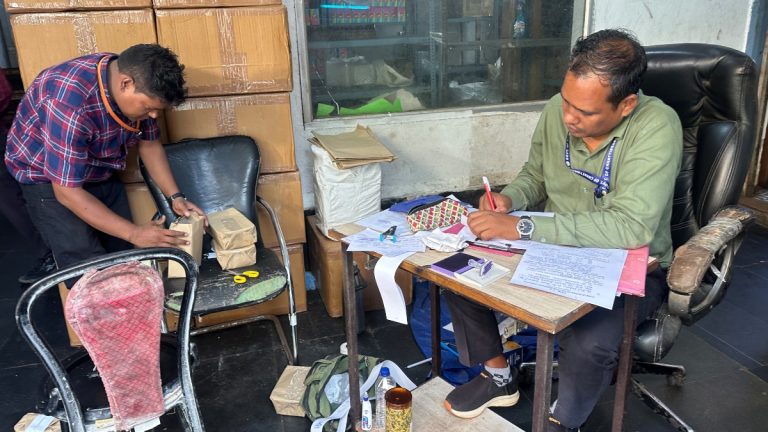 Food Department Raid : खाद्य विभाग की बड़ी कार्रवाई, रायपुर में कई मिठाई और बेकरी प्रतिष्ठानों में मारा छापा; 80 किलो ब्रेड और 8 बोरी मैदा जब्त